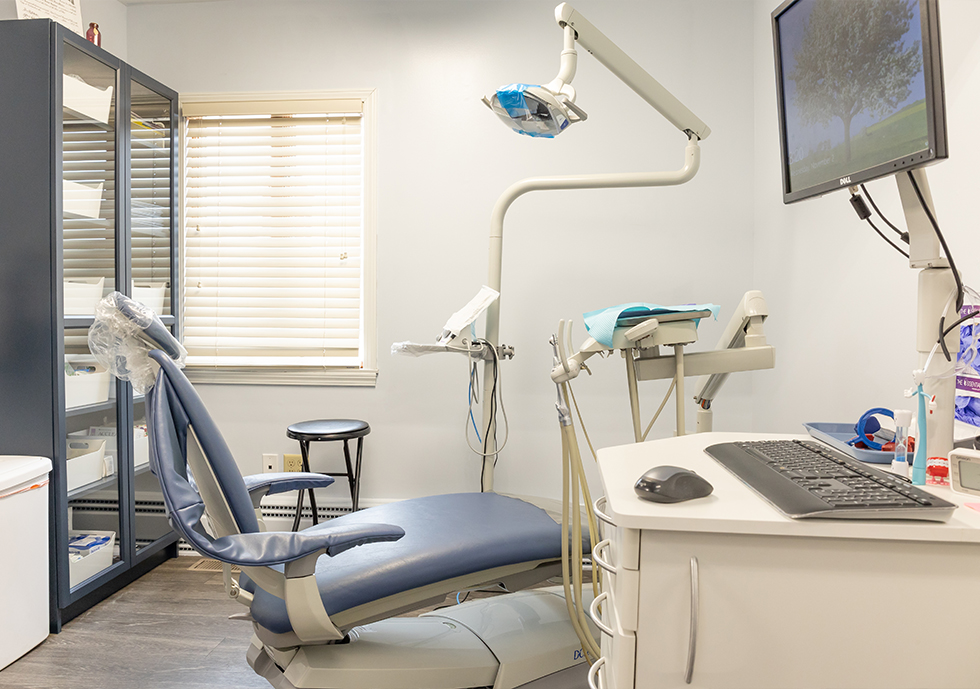 Dental treatment chair and high tech computer